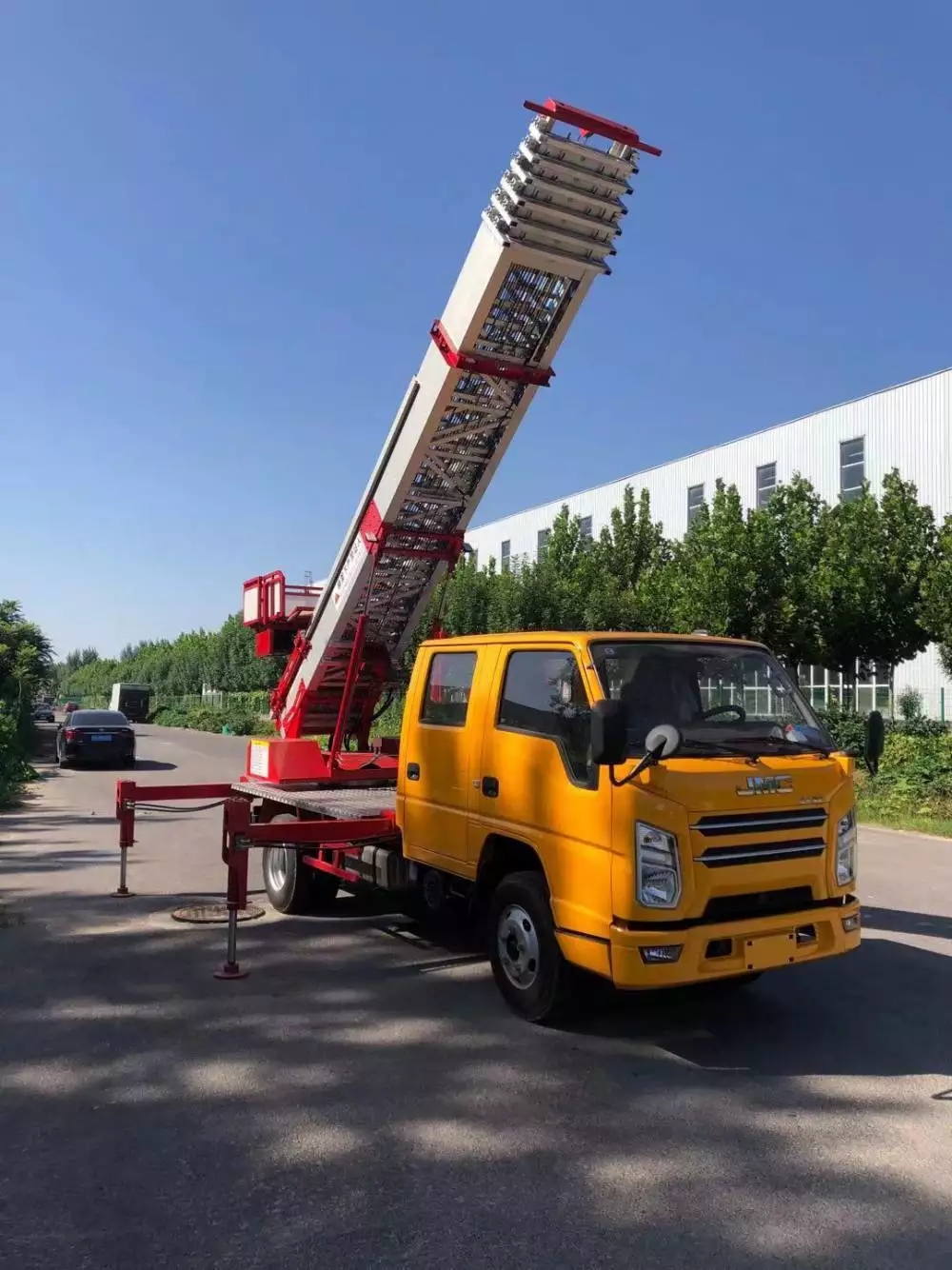 张金镇附近的云梯车出租服务：轻松解决高空作业需求