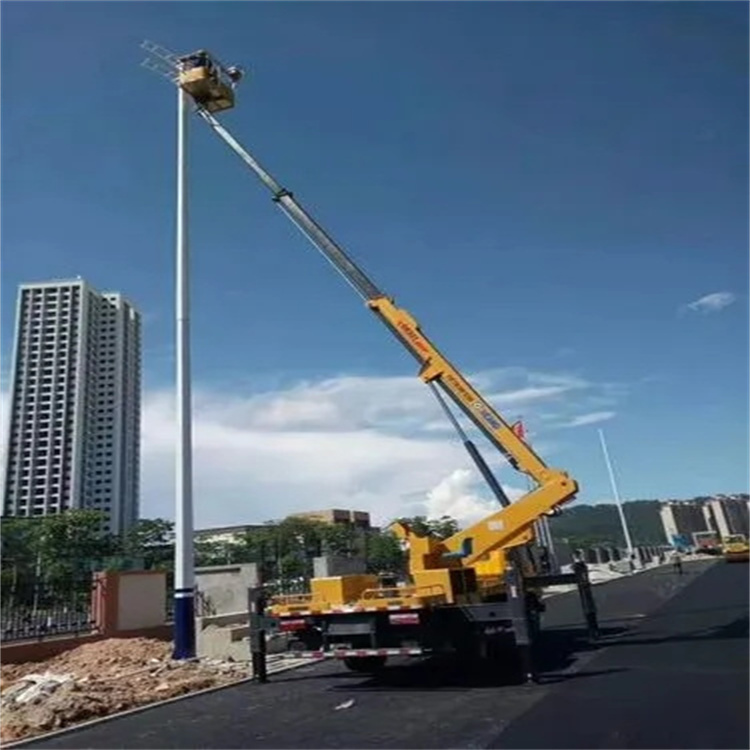 张金镇维修路灯的曲臂升降车出租