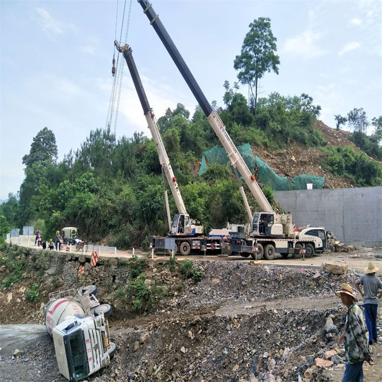 张金镇汽车掉沟里叫吊车救援要多少钱